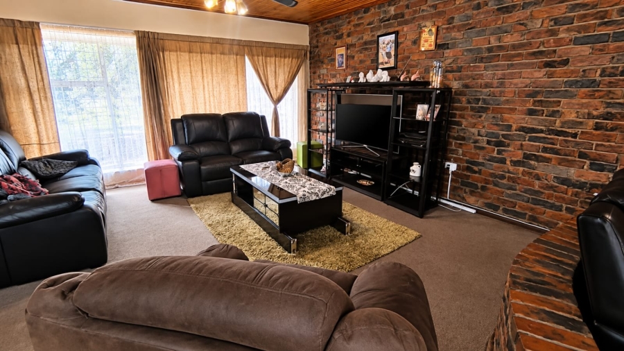 4 Bedroom Property for Sale in Pellissier Free State